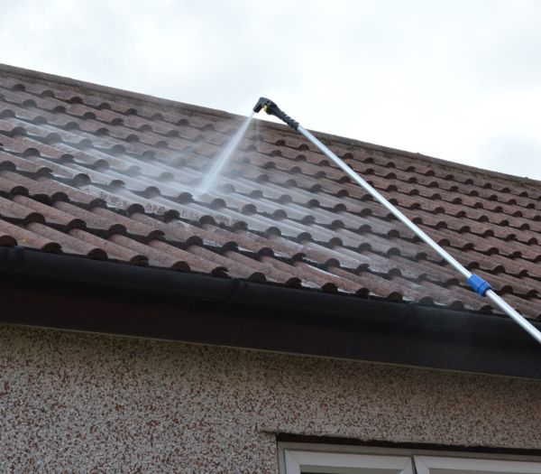 Nettoyage et démoussage de toiture dans le Val d'Oise 95